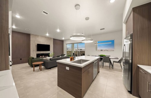 Biggs Field House | Desert Star Getaway! Newly Built Custom Home, Fully Stocked