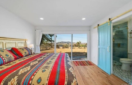Joshua Tree House | Desert Villa with Spa /Pool/Games/Star Gazing