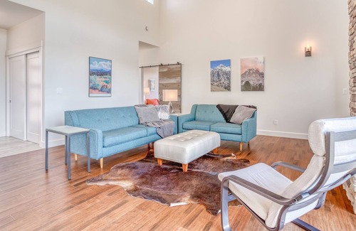 Sisters House | Desert Vista, Luxury Contemporary, 2 Suites, Hot Tub, Mountain Views in Sisters!