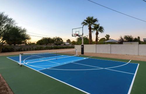 Central Scottsdale House | Desert Willow - Pool Spa Pickleball Basketball Court Plus Firepit & Putting Green