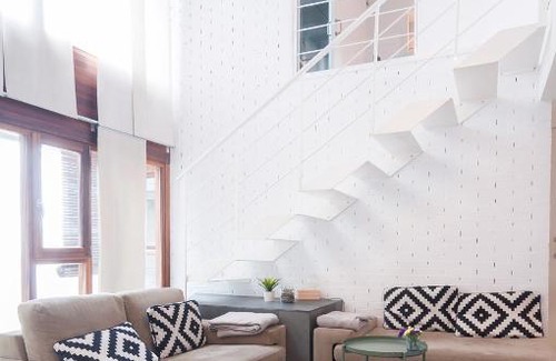 Alicante City Centre Apartment | Design and luminous duplex in the old town