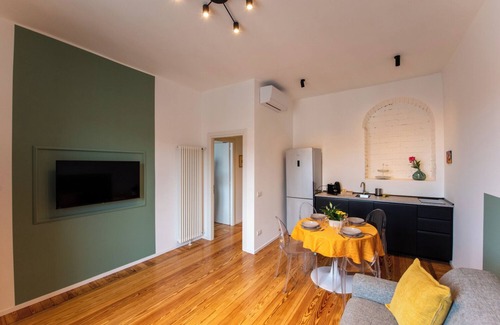 Guastalla Apartment | Design and peaceful apartment in Milan city center in an historical building