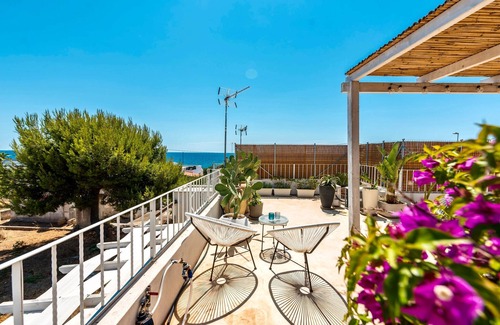 Capilungo House | Design apartment with rooftop by the sea
