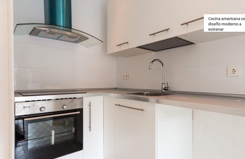 Prosperidad Apartment | DESIGN FLAT With WIFI & A/C, Full light, 7 min walking to avda. America station