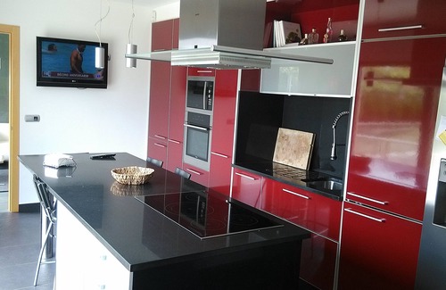 Sanxenxo Ski Chalet | Design house with pool.