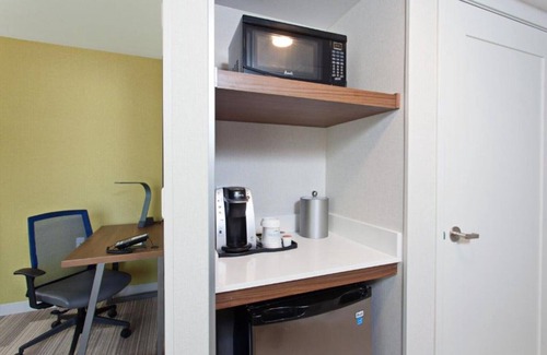 East Pasadena House | Designed for the smart traveler, we offer a clean and comfortable stay.