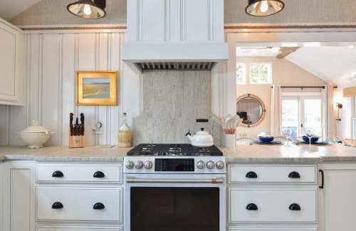 West Harwich House | Designed for vacation Easy 0 3 mi walk to Grey Neck Beach
