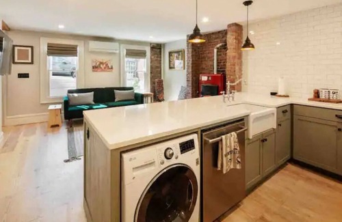South Slope Condo | Designer 2 Bed Condo Near Prospect Park