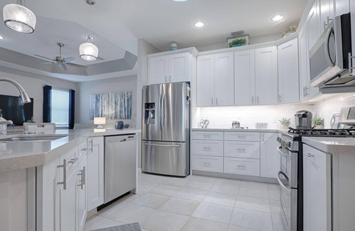 Virginia Trace House | Designer 3 bedroom high-end home with walking distance to Lake Sumter Landing