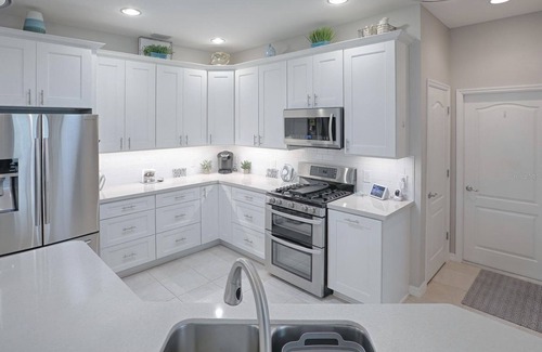 Virginia Trace House | Designer 3 bedroom high-end home with walking distance to Lake Sumter Landing