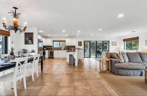 Juno Beach Condo | Designer Beachside Serenity– Steps to the Beach!
