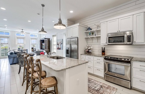 Cinnamon Shore Condo | Designer Cinnamon Shore Condo w/Charm+Easy Access to Countless Amenities!