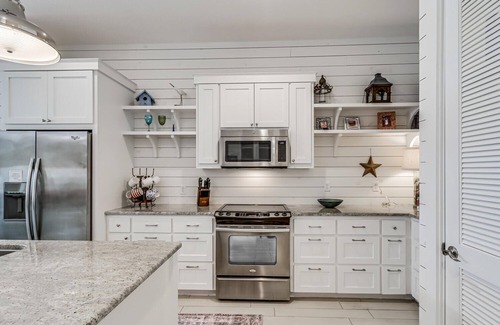 Cinnamon Shore Condo | Designer Cinnamon Shore Condo w/Charm+Easy Access to Countless Amenities!