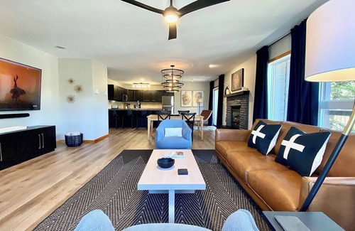 Crested Butte Condo | Designer Condo #3: Views, Hot Tub, Fireplace, 75" & 55" TVs, Sonos, Town/Ski Bus