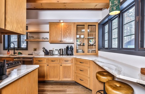 Lac du Flambeau House | Designer cottage on Statenaker Lake with dock access, trails, & Norwegian Sauna