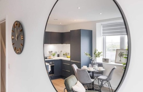 Clock House Apartment | Designer Flat in Prime Location