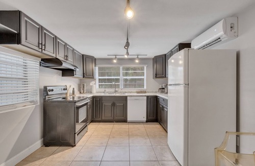 Thornton Park House | Designer Furnished HOME In the Heart of Orlando!