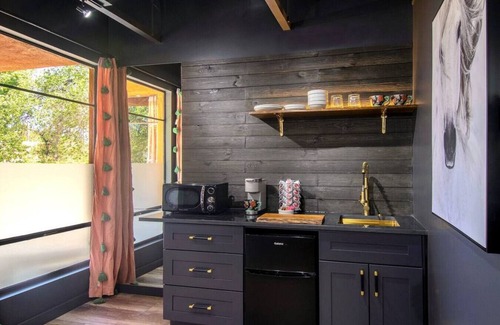 Downtown Santa Fe Apartment | Designer Loft at Historic Santa Fe Plaza - Spacious 520 Sq Ft.