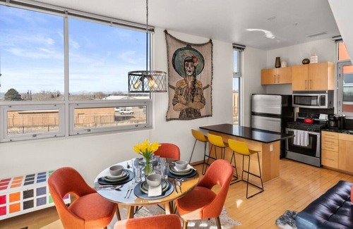 Santa Fe Apartment | Designer Loft w/Soaring Views