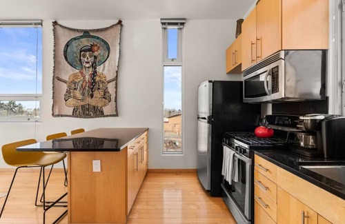 Santa Fe Apartment | Designer Loft w/Soaring Views