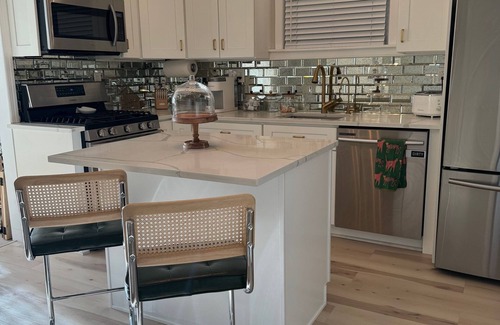The Heights Apartment | Designer luxurious spacious 3BD apt nearby NYC