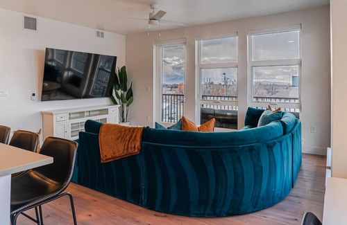 Downtown Salt Lake City Apartment | Designer NEW 2BD 2BA Pool/Htub/Gym/Bowling