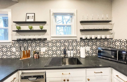 Colorado Springs House | Designer Retreat | walk to brewery & cafés