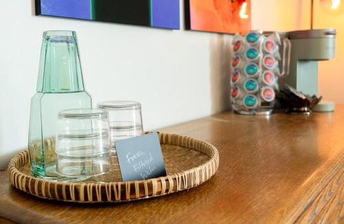 West Colfax Apartment | Designer's Lake Lounge