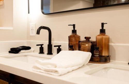 West Colfax Apartment | Designer's Lake Lounge