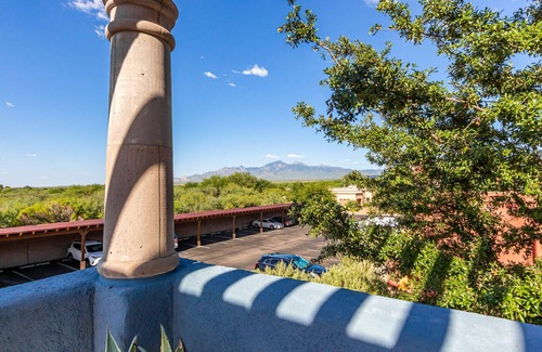 Tumacacori Condo | Designer Tubac AZ townhome - Panoramic Mountain Views
