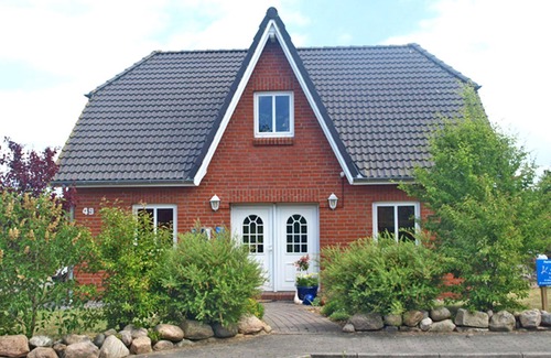 Kappeln Apartment | Designer vacation apartment "Kirsebek 2" also offers discerning connoisseurs suitable vacation accommodation with a great well-kept garden