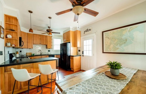 Savannah Victorian District Apartment | Designer Victorian Apartment Close to Forsyth, Nightlife by Lucky Savannah