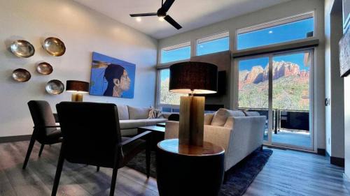 Uptown Sedona House | Designer View Villa-rooftop 360 View Deck-hot Tub