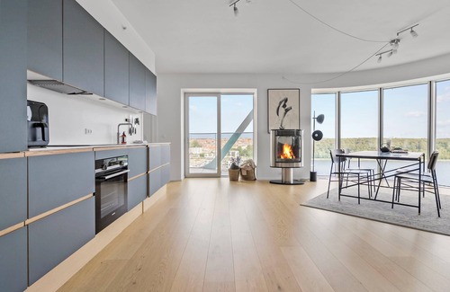 Aarhus C Apartment | Designers penthouse in the clouds