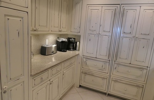 Seven Mile Beach Condo | Desirable location on Seven Mile Beach. 4 Bedroom Condominium. Stunning Beach