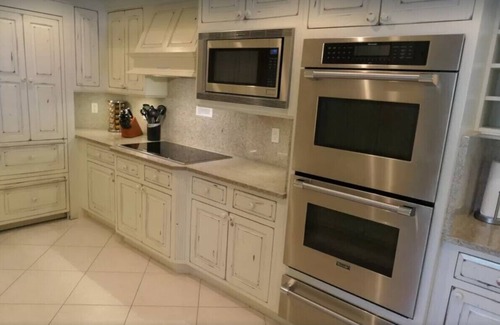 Seven Mile Beach Condo | Desirable location on Seven Mile Beach. 4 Bedroom Condominium. Stunning Beach