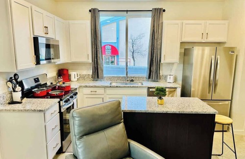 Old Southwest House | Desirable Neighborhood|Pets OK|Sleeps7|490