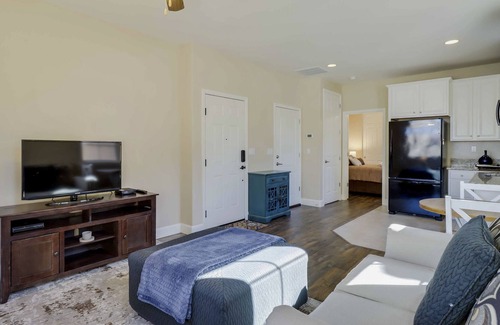 Reno Apartment | Desirable Reno Apartment: 15 Mi to Ski Slopes!