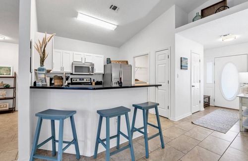 Seaspray House | DESTIN BEACH HOUSE. 1 BLOCK TO PRIVATE BEACH ACCESS! BIKES. GOLF CART DEALS.