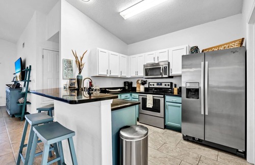 Seaspray House | DESTIN BEACH HOUSE. 1 BLOCK TO PRIVATE BEACH ACCESS! BIKES. GOLF CART DEALS.