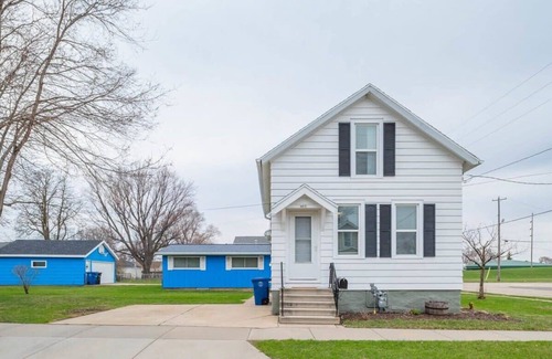 Oshkosh House | Ｄｅｓｔｉｎａｔｉｏｎ Ｄｏｗｎｔｏｗｎ
