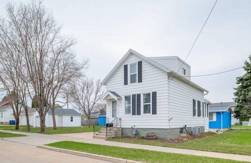 Oshkosh House | Ｄｅｓｔｉｎａｔｉｏｎ Ｄｏｗｎｔｏｗｎ