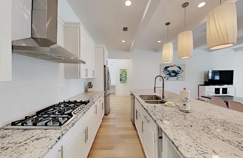 Crystal Beach House | DESTINation Paradise