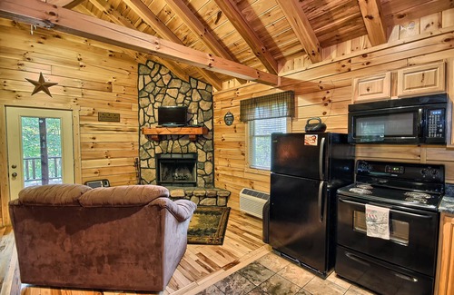 Logan Cabin | Destiny's Daydream - Couple's Cabin- Hocking Hills