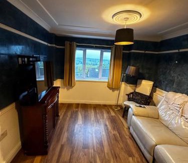 Napton-on-the-Hill House | Detached 4BR, 4 Bathroom, Driveway, WiFi, Smart TV