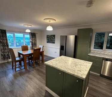 Napton-on-the-Hill House | Detached 4BR, 4 Bathroom, Driveway, WiFi, Smart TV