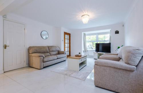 Ellenbrook House | Detached 5 bed House in Worsley Manchester