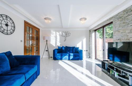 Ellenbrook House | Detached 5 bed House in Worsley Manchester