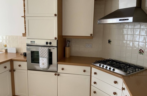 Porthyrhyd House | Detached annexe in a pretty village close to Botanical Gardens and Carmarthen