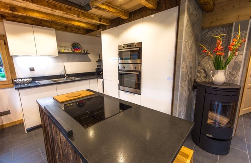 Samoens Ski Chalet | Detached chalet, 4/5 bedrooms, hot tub, sauna, large flat garden, solar panels